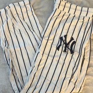Women’s Yankees pajama pants
